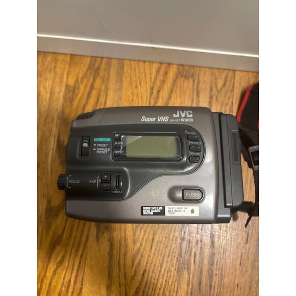 JVC GR-SZ7 Super VHS Camcorder With Auto Slow Shutter & 100X Digital Zoom In Har - Picture 6 of 8
